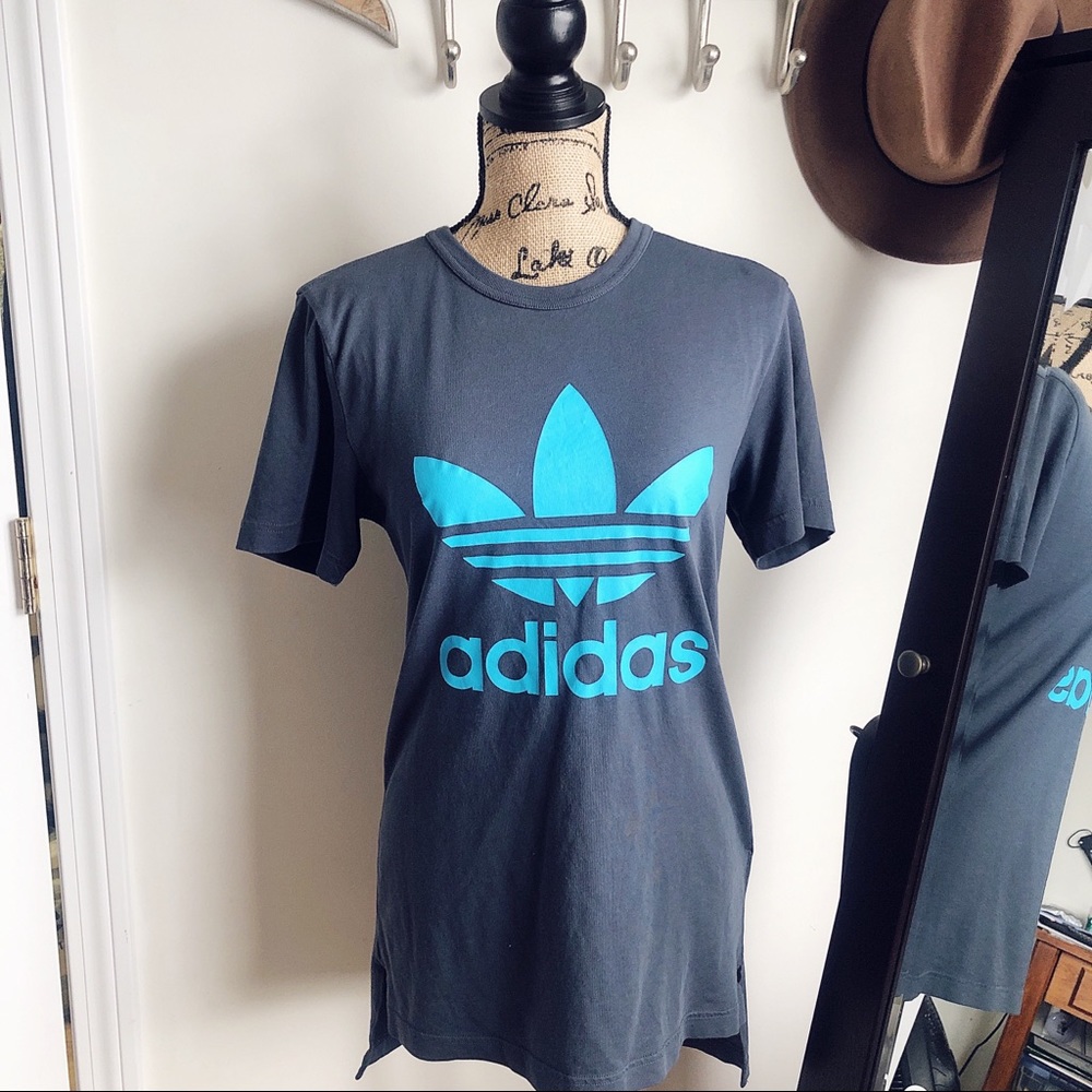 ✨Adidas Tee✨